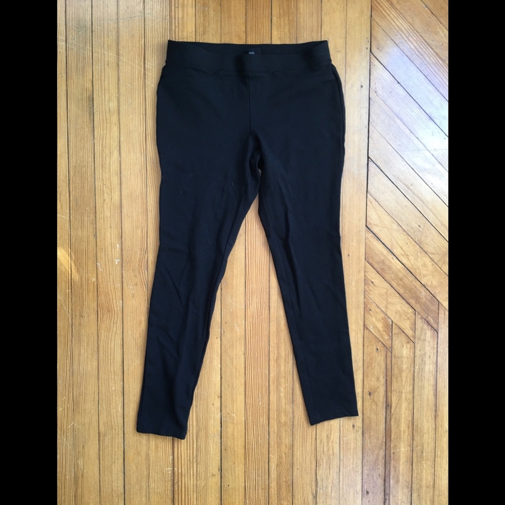 HUE womens black stretch pants. Size Small